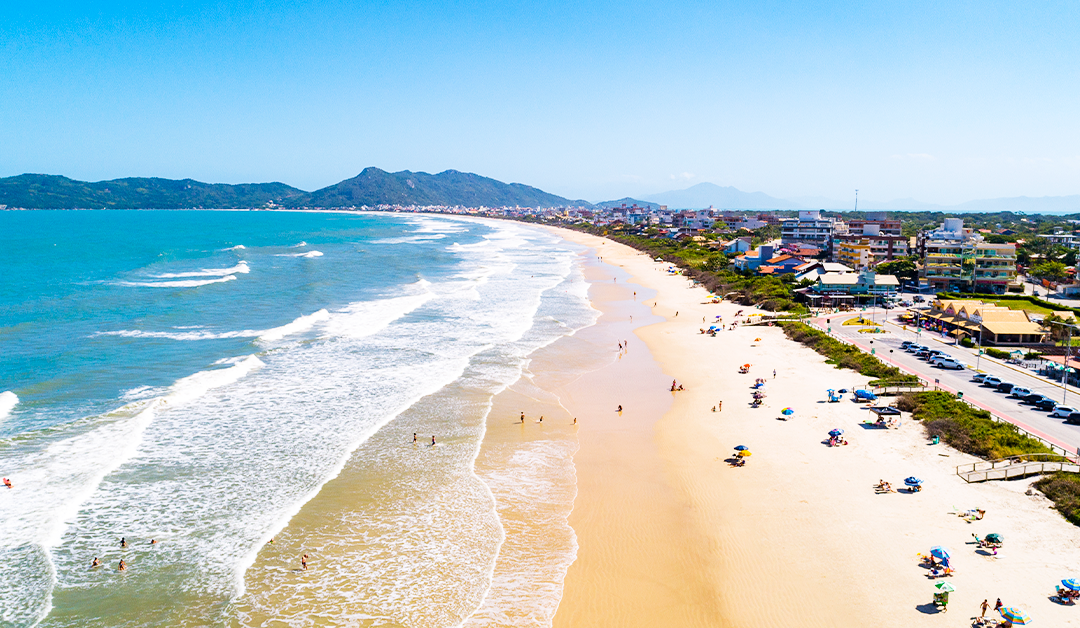 Praia de Mariscal: Um local deslumbrante para visitar em Bombinhas 