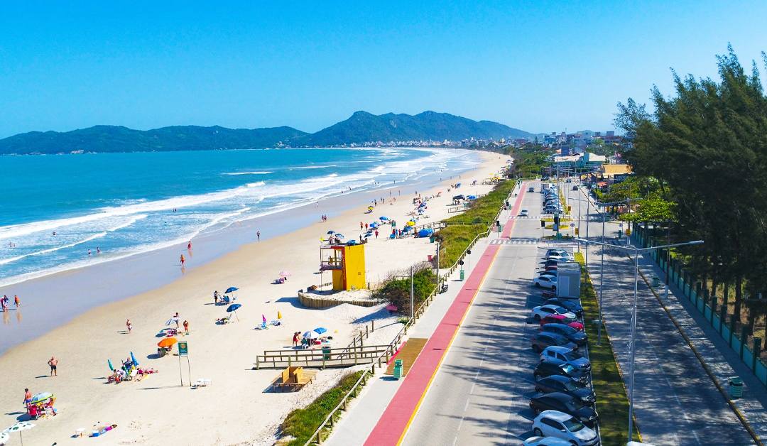 Praia em família em Bombinhas: 5 atividades para curtir a cidade